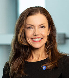 Before being appointed as President of the Canadian Space Agency, Lisa Campbell was Associate Deputy Minister, Veterans Affairs Canada, supporting the well-being of veterans and their families and promoting recognition of those who served Canada.
